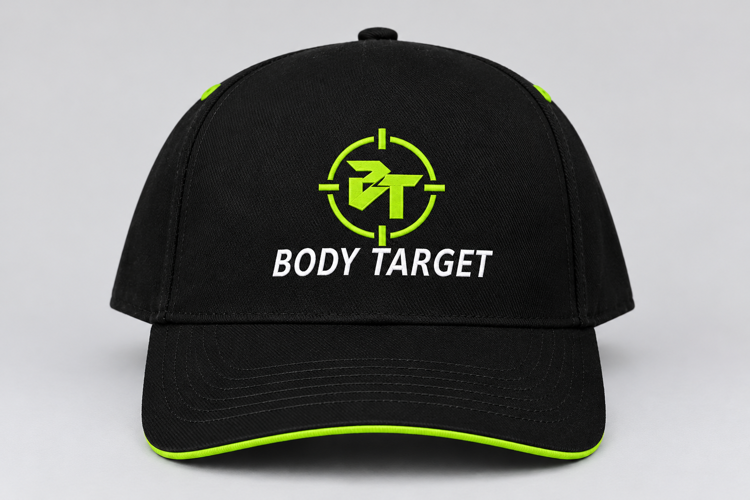 Body Target – zwarte pet met neongroen logo — bedrukt werk van Color & Brush
