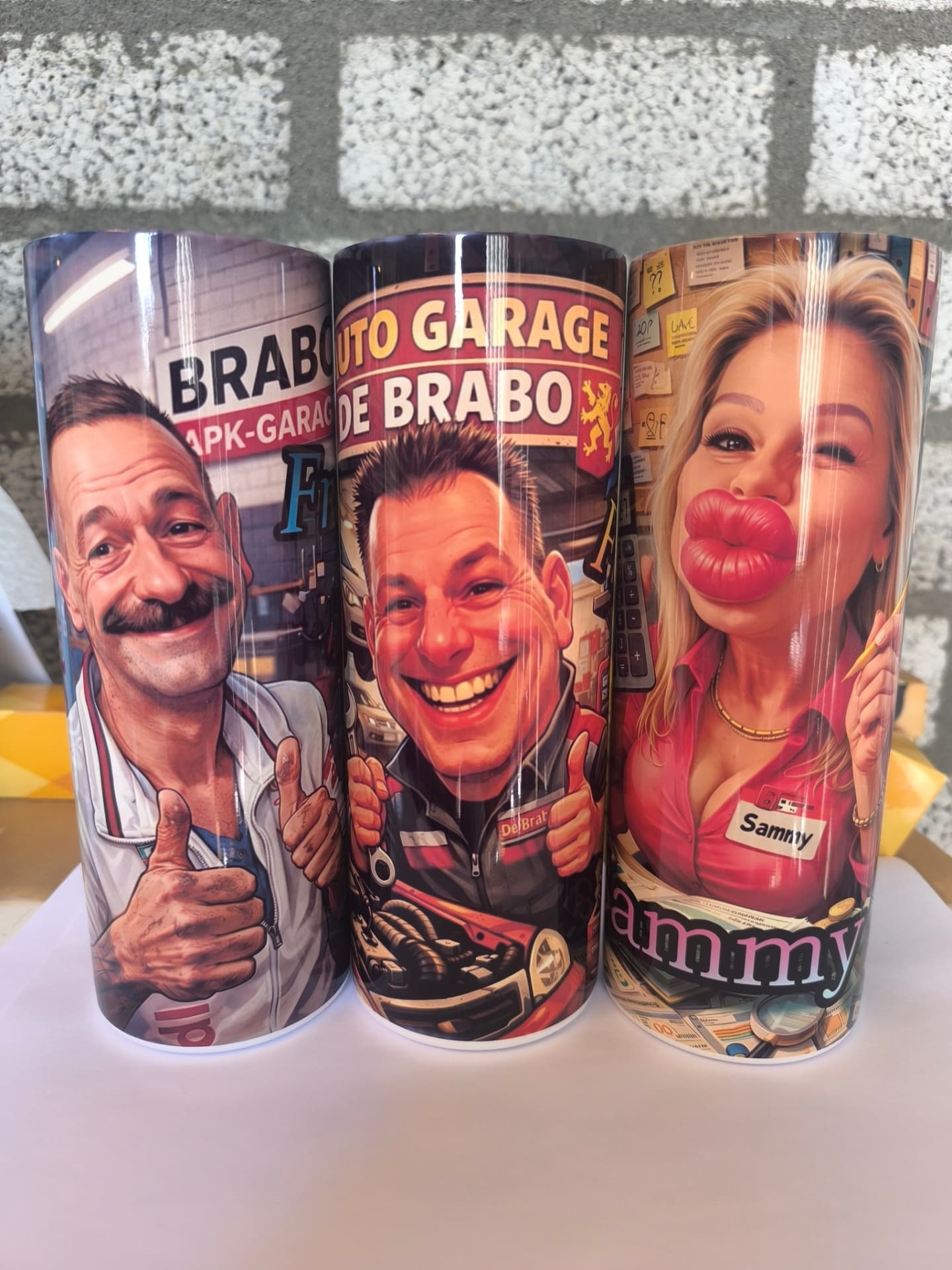 Tumblers met karikatuur — bedrukt werk van Color & Brush