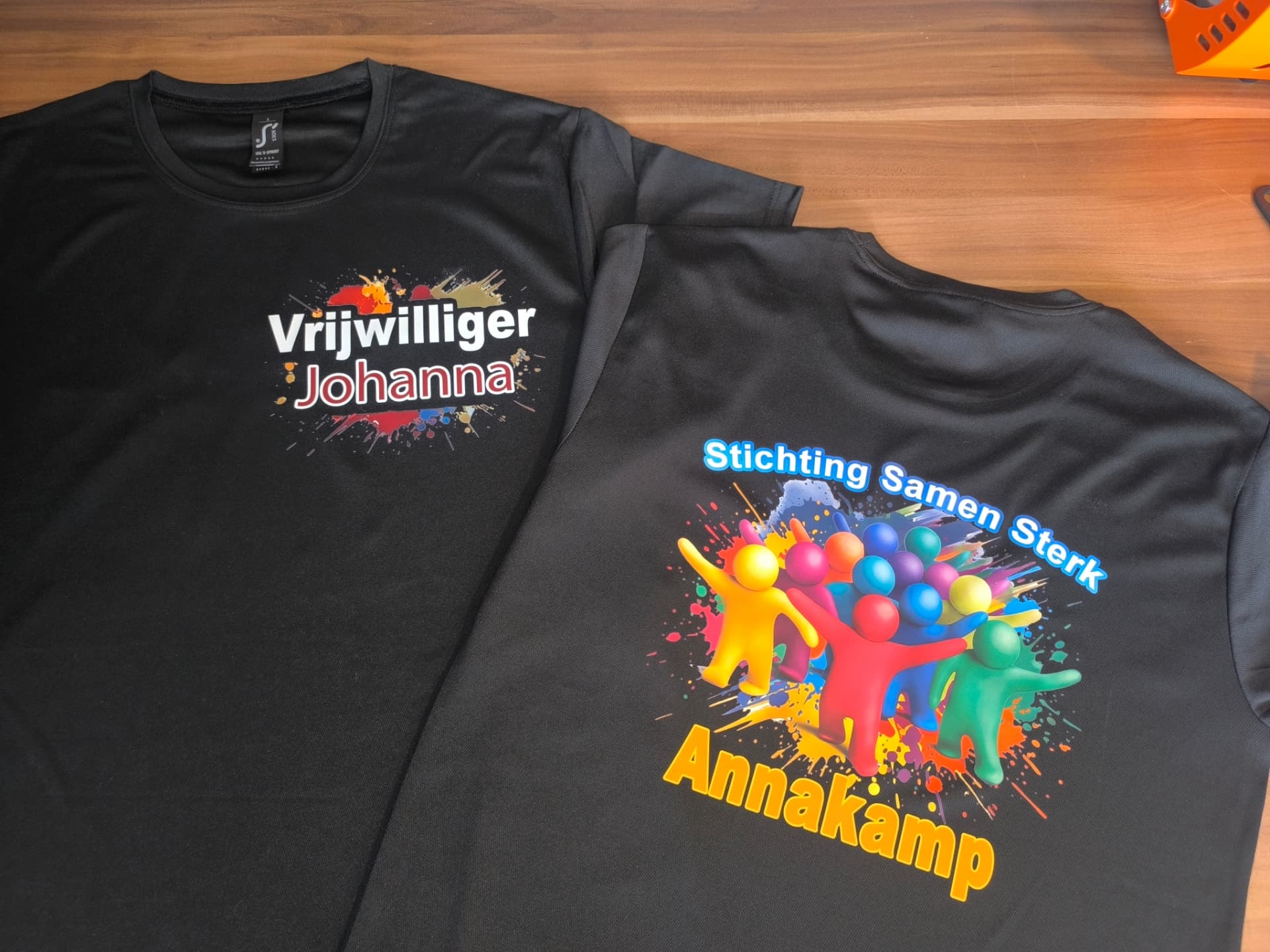 Vrijwilligersshirts — bedrukt werk van Color & Brush